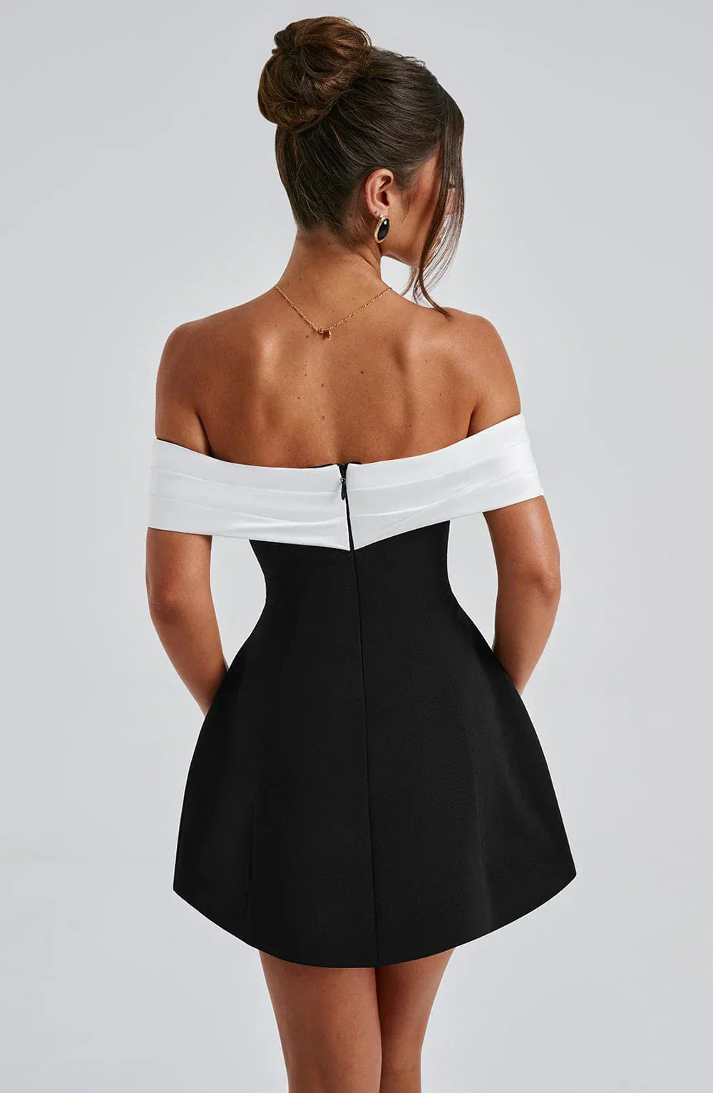 Jessica | Elegant Mini Dress with Modern Bow Detail